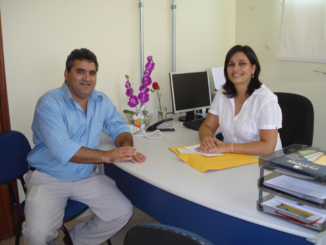 Marcelo e a secretária da Educação de Gavião Peixoto, Márcia Marçal da Silva